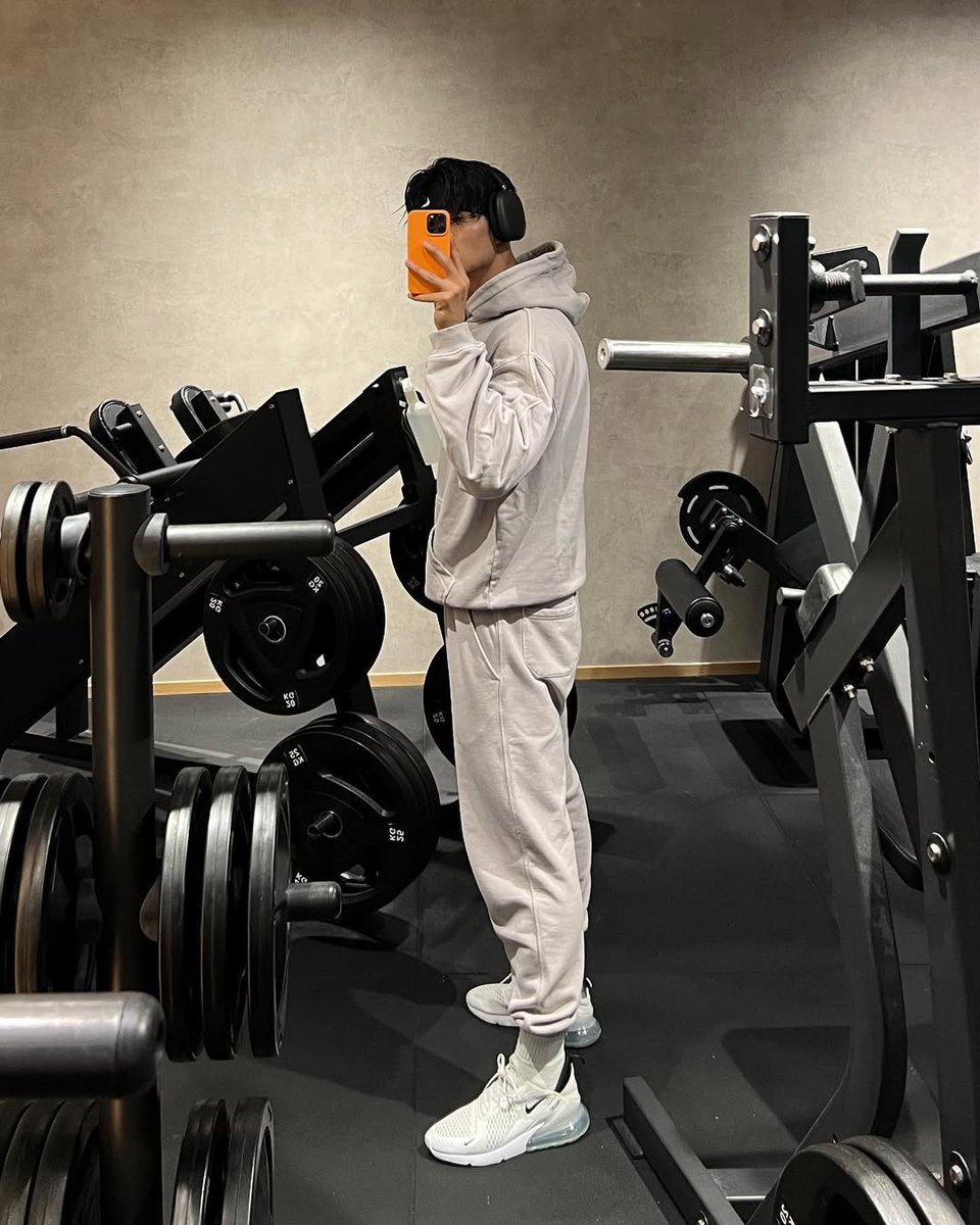 overagasm's tweet image. Lately I've been doing rear shoulder and bicep/tricep exercises to bulk up my arms.