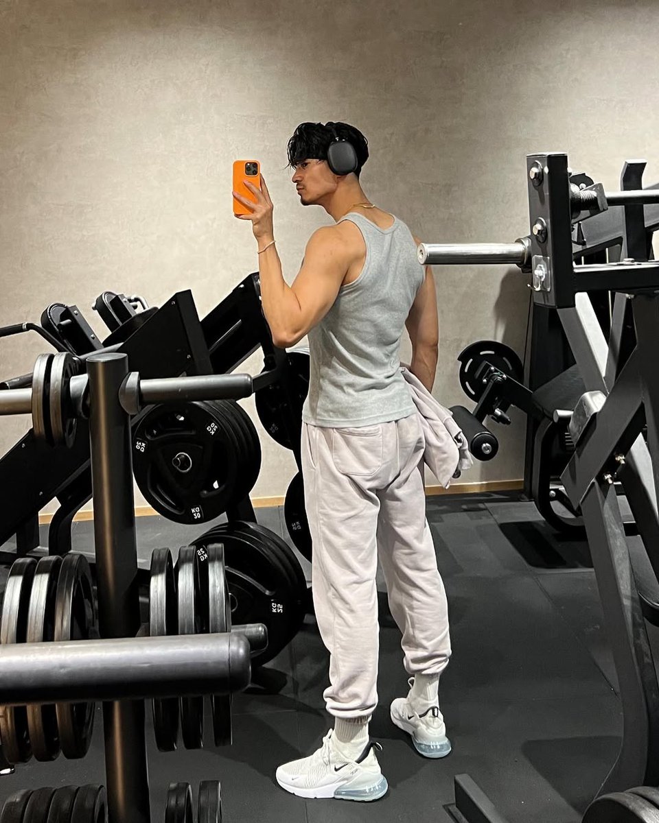 overagasm's tweet image. Lately I've been doing rear shoulder and bicep/tricep exercises to bulk up my arms.