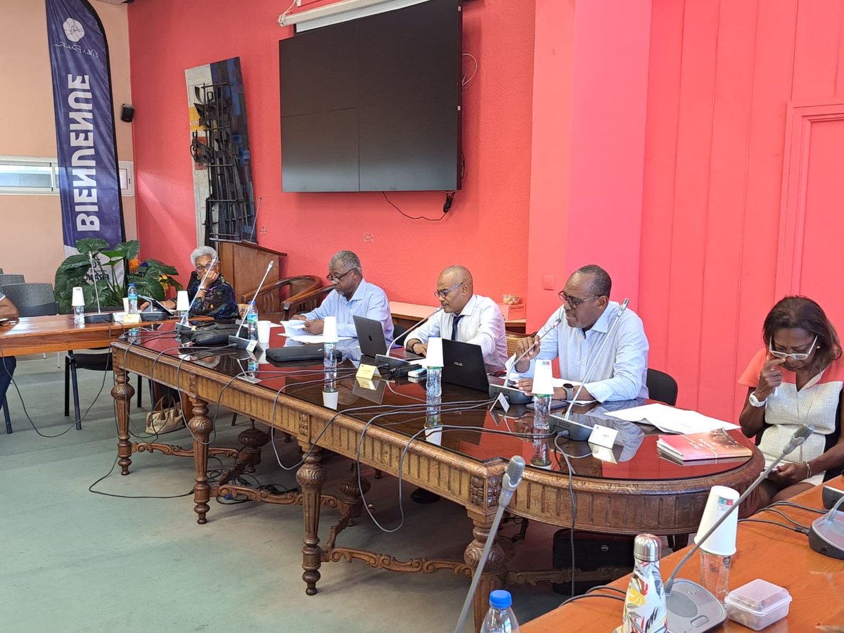 Le #ConseilMunicipal a voté une réduction de 50% du tarif du stationnement au Centre-ville en faveur des Associations de commerçants en vue d’offrir des temps de stationnement aux usagers #DiscountCodes