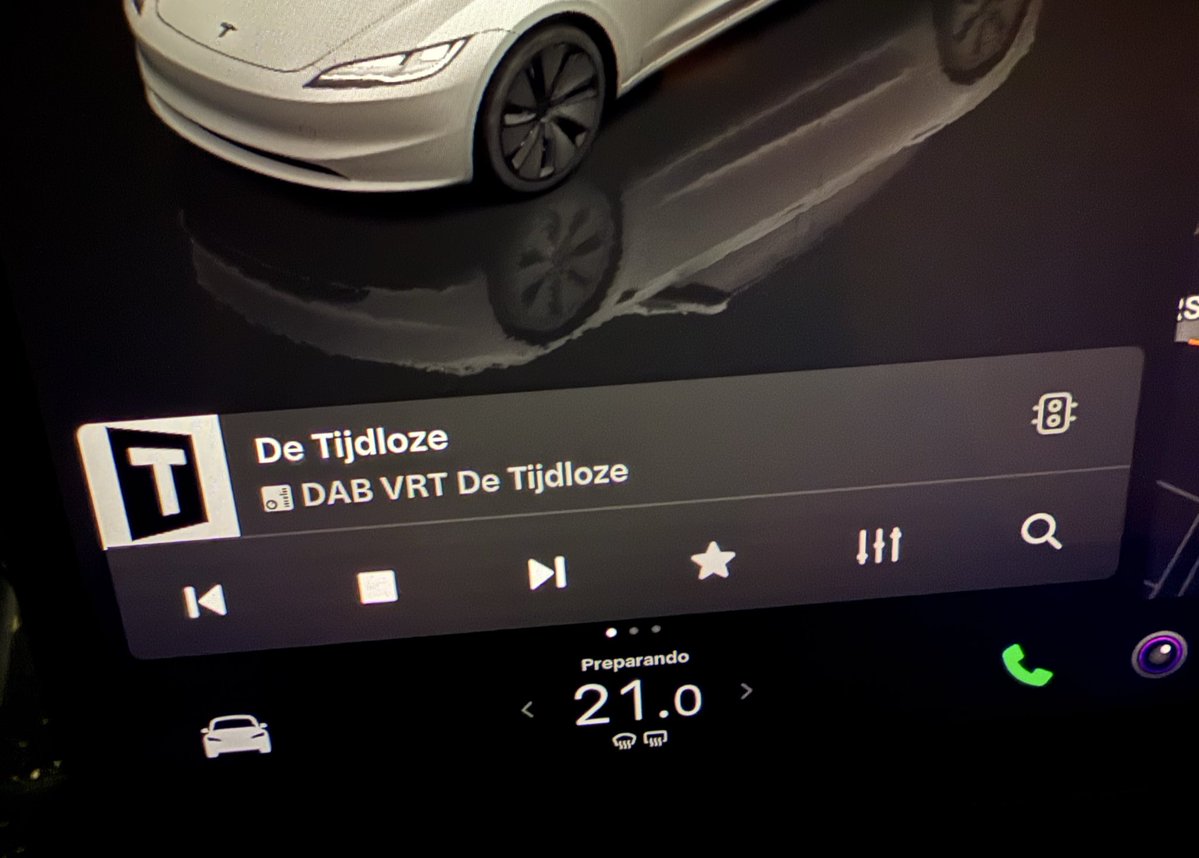 davidper's tweet image. Se acabó por fin la chapa de las interrupciones de radio para información del tráfico. Ahora sale un icono de un semáforo para activarlas o desactivarlas.