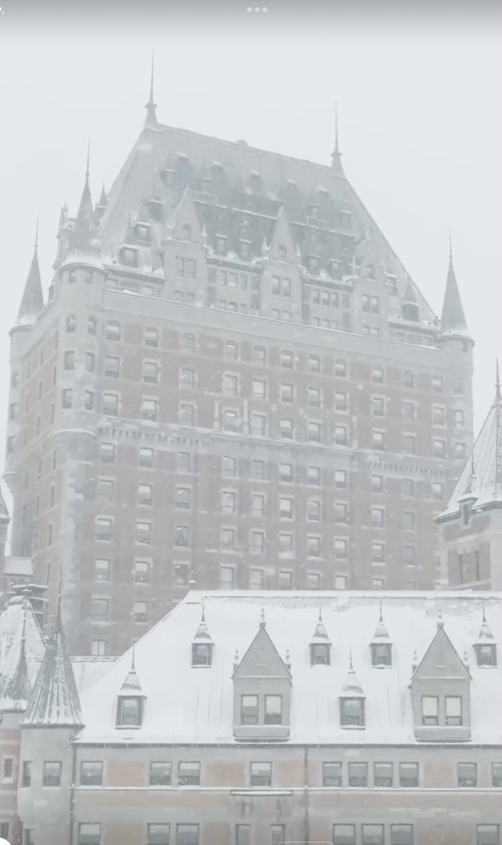 denise_septem's tweet image. Bientôt Québec aura l'air d'une carte postale toute blanche ! 

In a couple of weeks, Québec cité will look like this dreamy snowglobe! 

#winterwonderland #bucketlist #stayiconic #fairmontfrontenac #winterdestination #quebeccite 
Crédit : Fairmont Le Château Frontenac