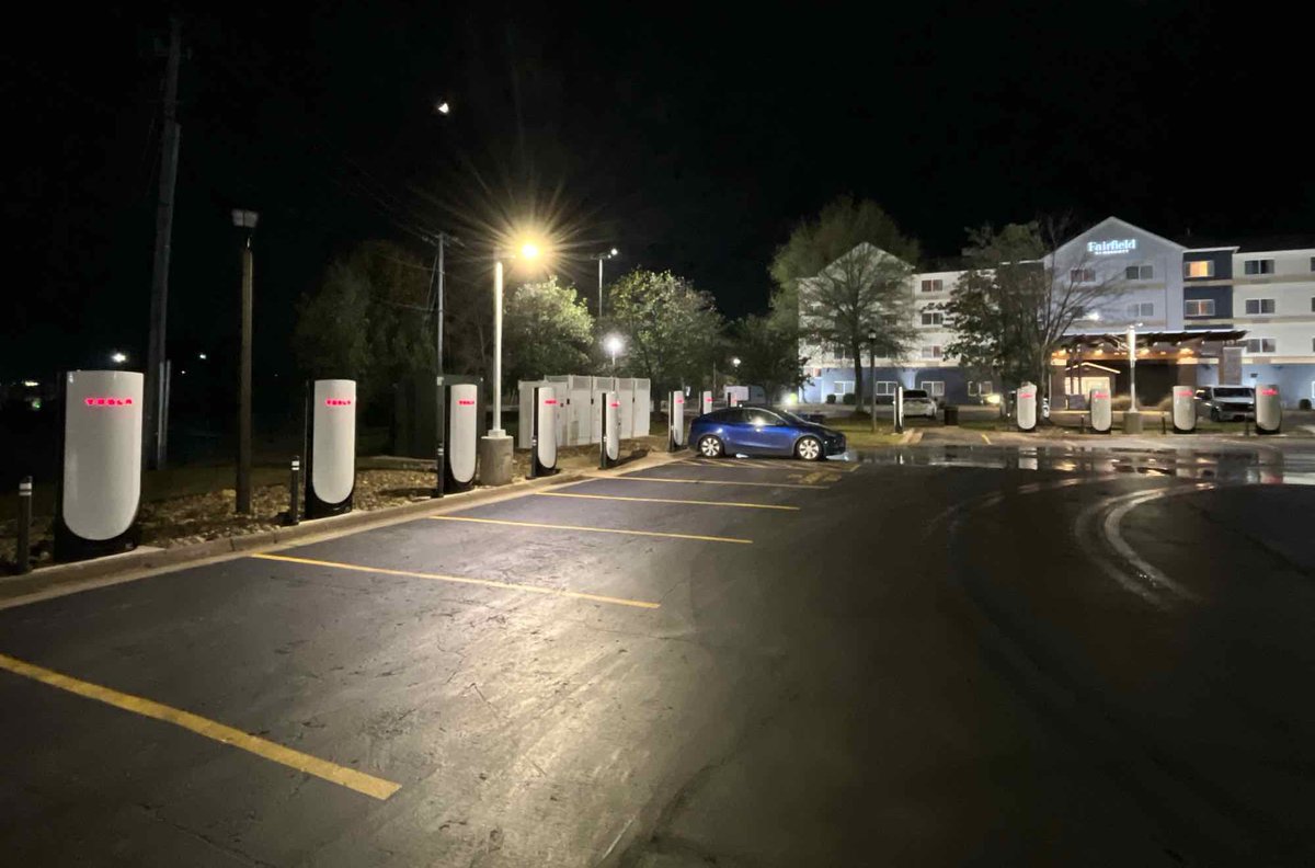Tesla Charging tweet media