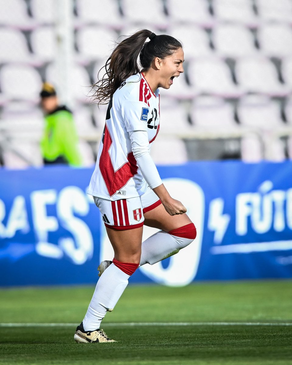 ¿Qué es el proceso de adaptación? Preguntémosle a Alesia García:

✈️ Llegó hace tan solo dos días al Cusco.
📍 Nunca había jugado en la altura.
⚡️ Fue titular y completó los 90'.
⚽️ Anotó su primer gol con la 'Bicolor'.

La delantera del Ferencváros TC 🇭🇺 tuvo un debut soñado con