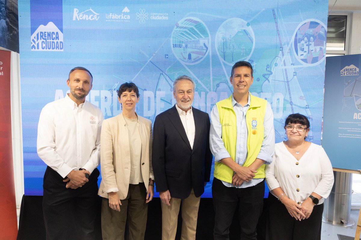 cn_castro's tweet image. Hoy presentamos #RencaCiudad (rencaciudad.cl) la primera plataforma comunal 3D del país, una herramienta abierta y sencilla que muestra cómo estamos proyectando la comuna hacia el 2050. Más de 60 proyectos estratégicos —parques 🌳, nuevos barrios, cultura 🎭, deporte 🏃…