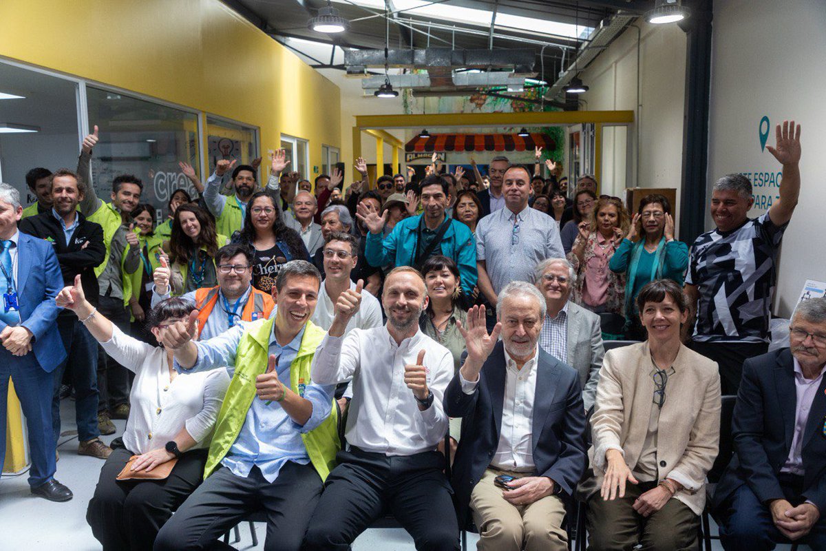 cn_castro's tweet image. Hoy presentamos #RencaCiudad (rencaciudad.cl) la primera plataforma comunal 3D del país, una herramienta abierta y sencilla que muestra cómo estamos proyectando la comuna hacia el 2050. Más de 60 proyectos estratégicos —parques 🌳, nuevos barrios, cultura 🎭, deporte 🏃…