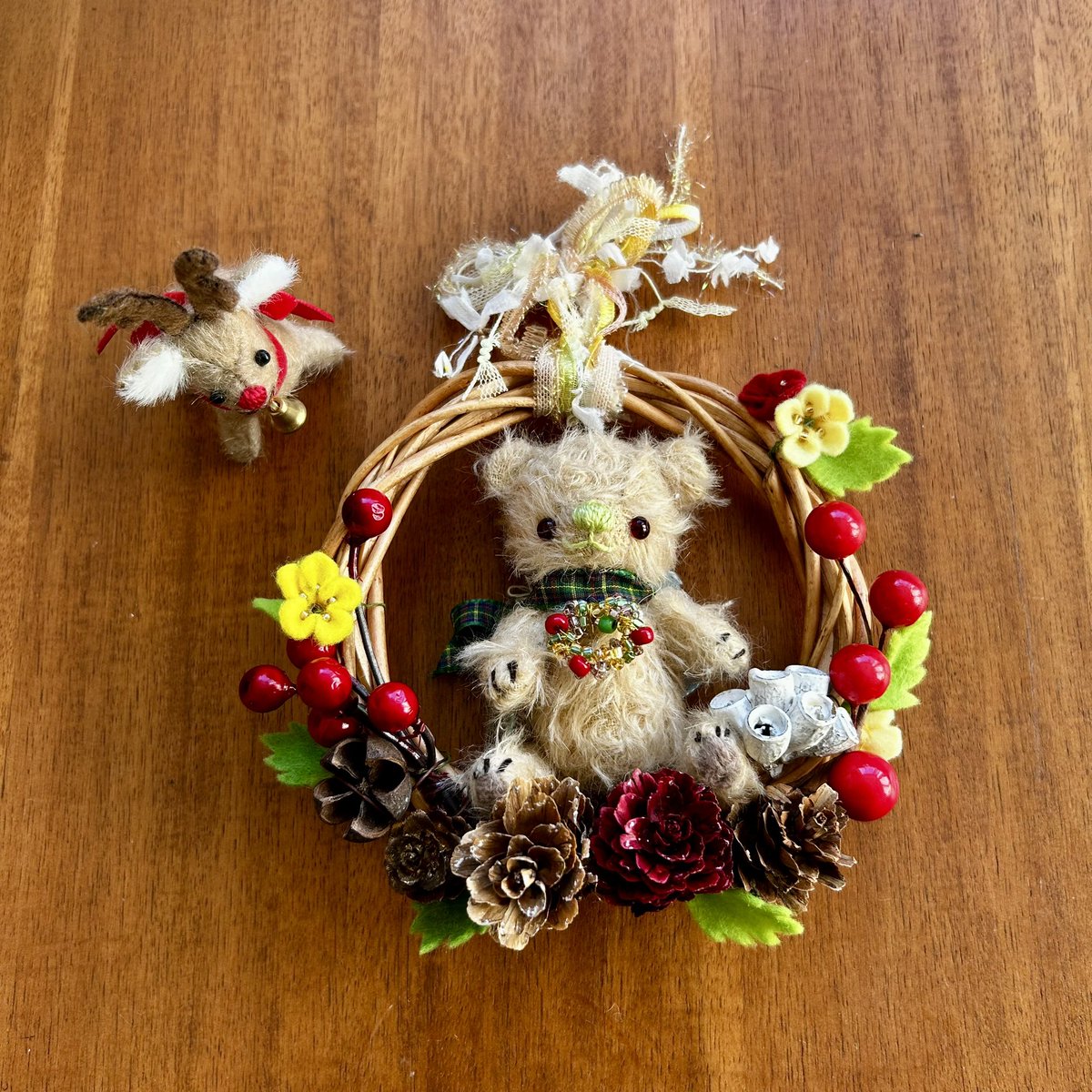 クリスマスリースくまちゃんとちびトナカイくん完成✨ #クリスマス