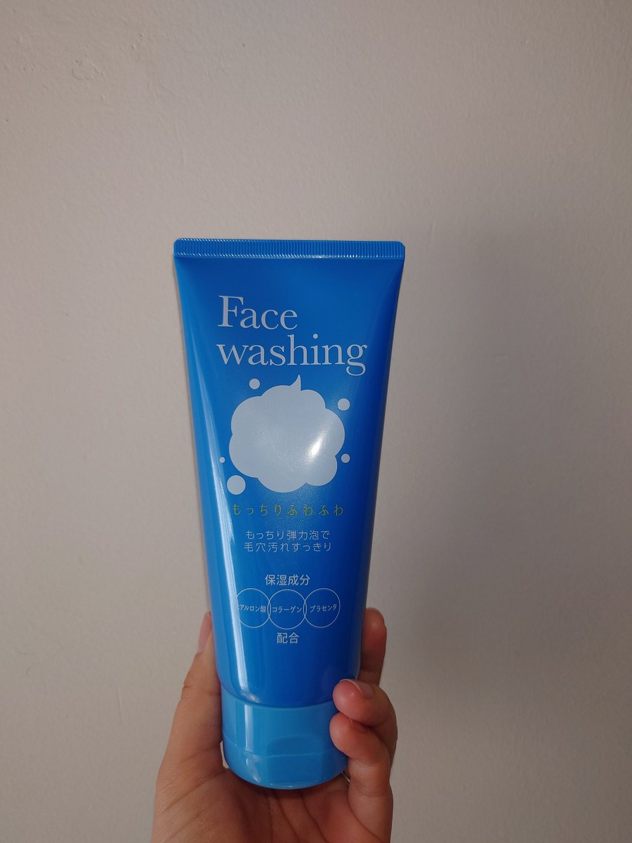 これは先日パーフェクトホイップと間違えて買った洗顔料。 類似品って