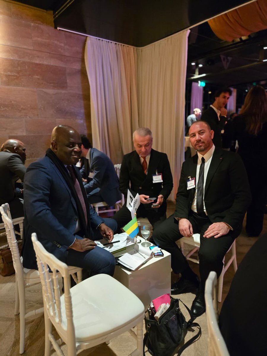 ImmongaultR's tweet image. J’ai participé au Dîner des Ambassadeurs organisé par le #NABC (Netherlands African Business Council. Échanges entre diplomates et acteurs économiques engagés pour des relations économiques entre les Pays Bas et l’Afrique. J’ai profité de cette occasion pour échanger avec les