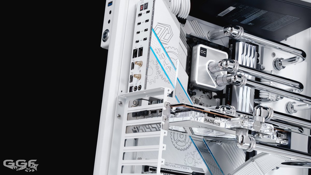 XPCMTeam's tweet image. PC build by GGF @ggfevents (IG) using InWin X Frame 2.0 chassis @InWin 

#pcbuild #pcsetup #pcmodding #gamingpc #custompc #xpcm #watercooling #customloop #inwin #ggf