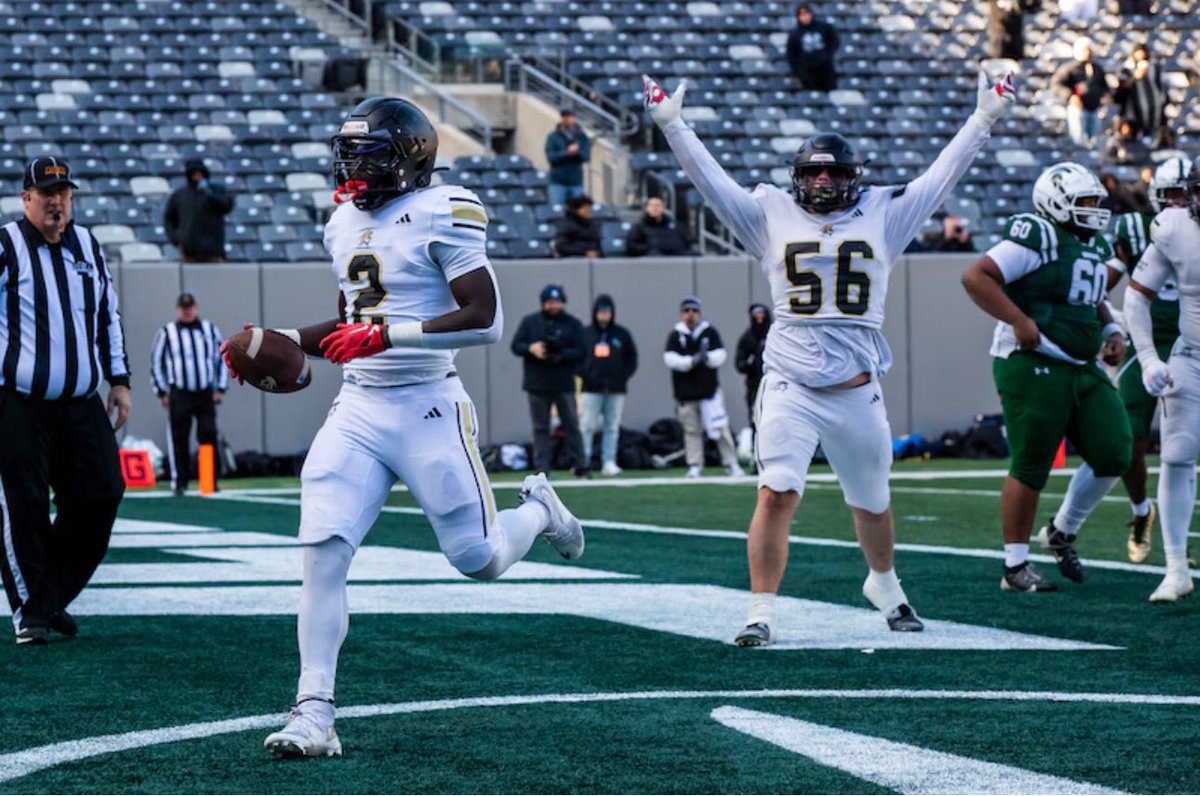 lafond_erin's tweet photo. It’s so much fun to watch someone who absolutely loves to play, excels at it, and has a blast on the field. @MasonLaFond is the best 2- way player in the state. He’s played every offensive snap this season and probably 75% of defensive snaps. Amazing player. 💪 https://t.co/mdk6Xrmgkm