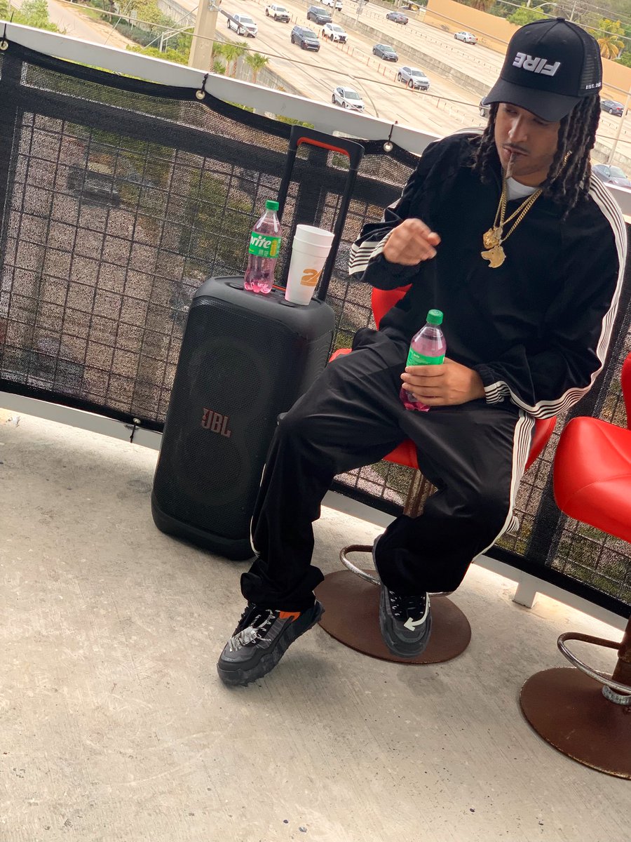 Flyttg's tweet image. 🫟🫟🫟
#thnxgivin🦃
#wolf🐺
#offwhite👟
#ttg🏪