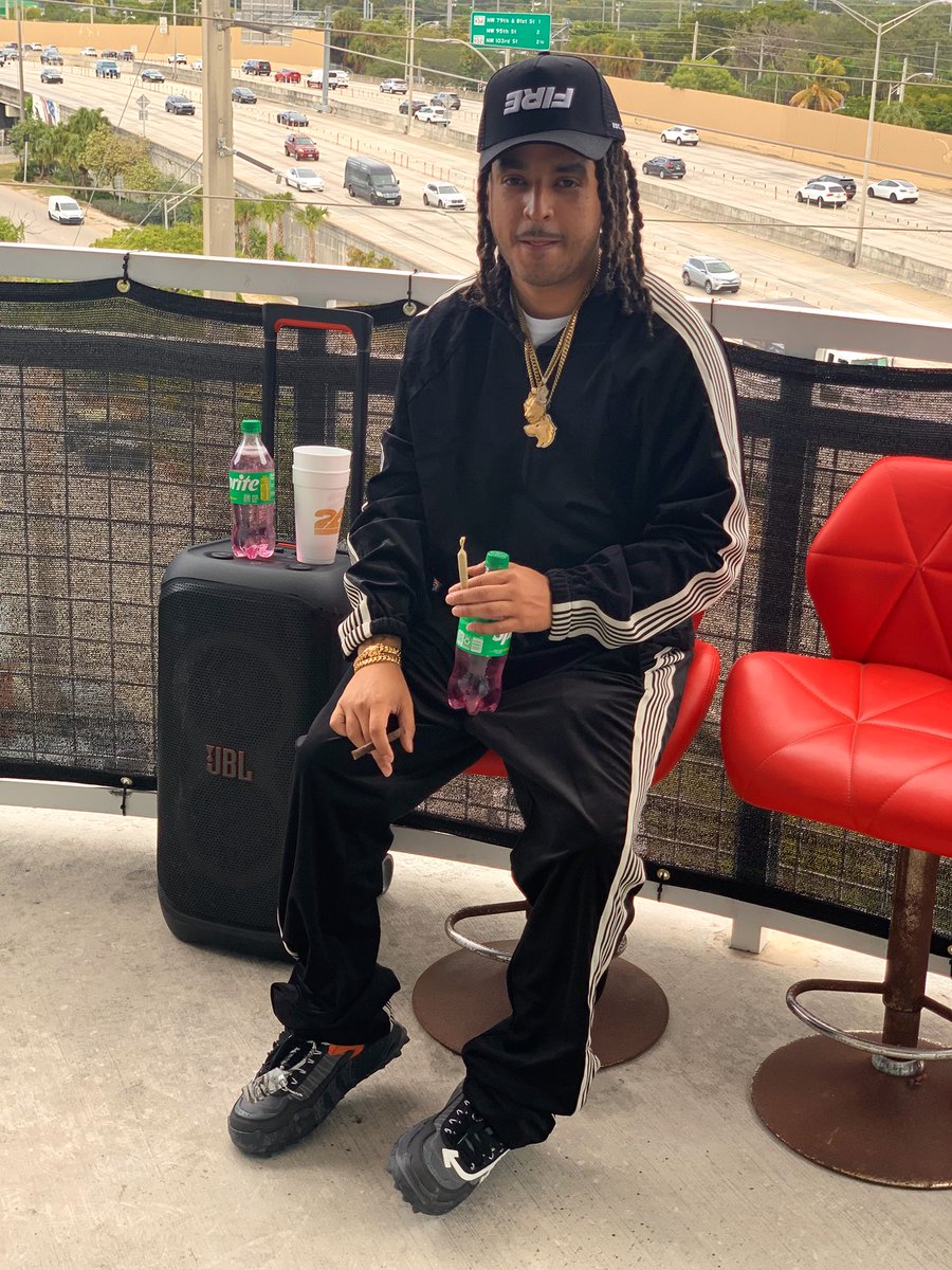 Flyttg's tweet image. 🫟🫟🫟
#thnxgivin🦃
#wolf🐺
#offwhite👟
#ttg🏪