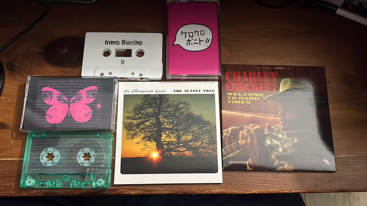 MPosterMay's tweet image. Fire haul from music shopping with a friend!