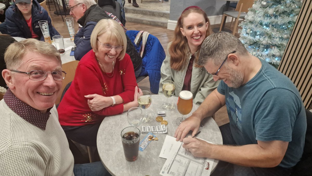 WhelansQuiz's tweet image. Congratulations to team &apos;Whelan&apos;s Numpties&apos; winning our Christmas Quiz

Team 4 Menos won the Hamper and Wing and a Prayer took 1st prize in the raffle, hospitality for tomorrow&apos;s game 

A great fun filled evening with great company
#wafc
1/6