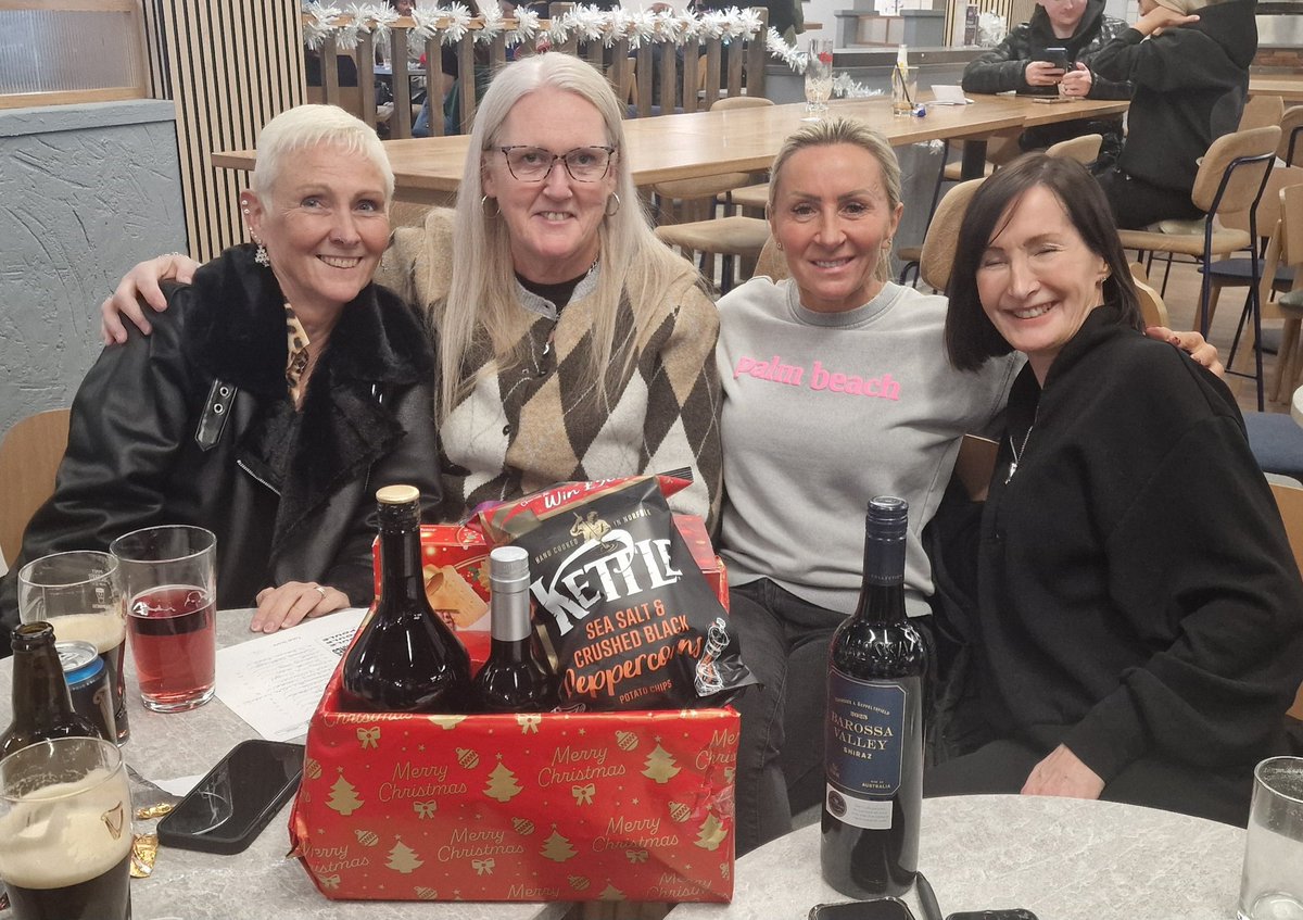 WhelansQuiz's tweet image. Congratulations to team &apos;Whelan&apos;s Numpties&apos; winning our Christmas Quiz

Team 4 Menos won the Hamper and Wing and a Prayer took 1st prize in the raffle, hospitality for tomorrow&apos;s game 

A great fun filled evening with great company
#wafc
1/6