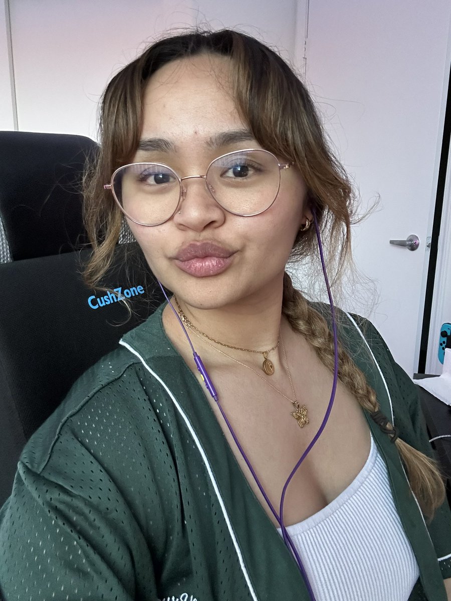 LIVE NOW WITH DA VAL STREAM :D come hangout :3

twitch.tv/allthatjasss ☆