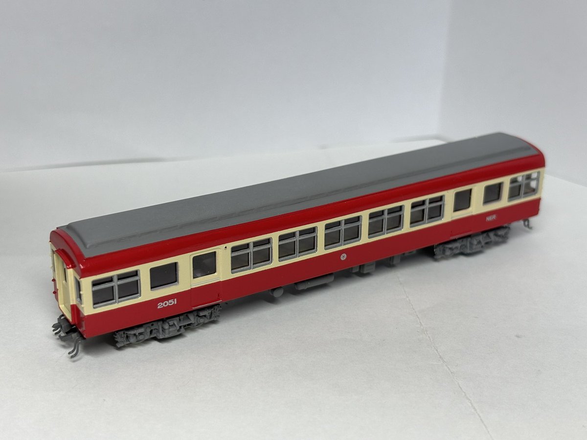 chiba_minato201's tweet image. 長電2000系タイプが完成しました✌️
GM名鉄5500系のオマケを使った改造品です。

切継による中間車の製作・プラ板積層よる屋根Rの変更が主な工作です。

あとはステッカーと表記インレタでそれらしく…
ALTでも解説してます💡