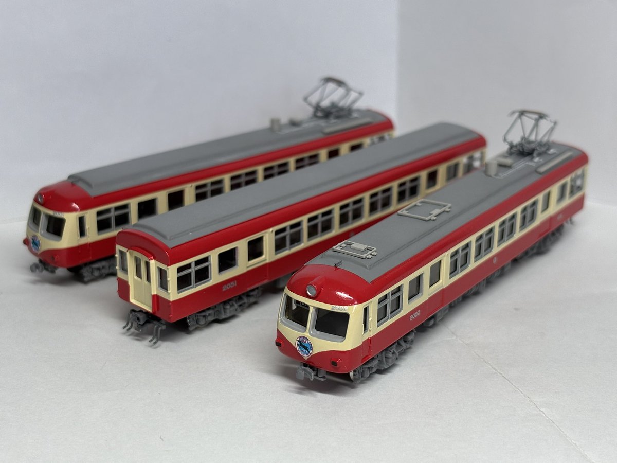 chiba_minato201's tweet image. 長電2000系タイプが完成しました✌️
GM名鉄5500系のオマケを使った改造品です。

切継による中間車の製作・プラ板積層よる屋根Rの変更が主な工作です。

あとはステッカーと表記インレタでそれらしく…
ALTでも解説してます💡
