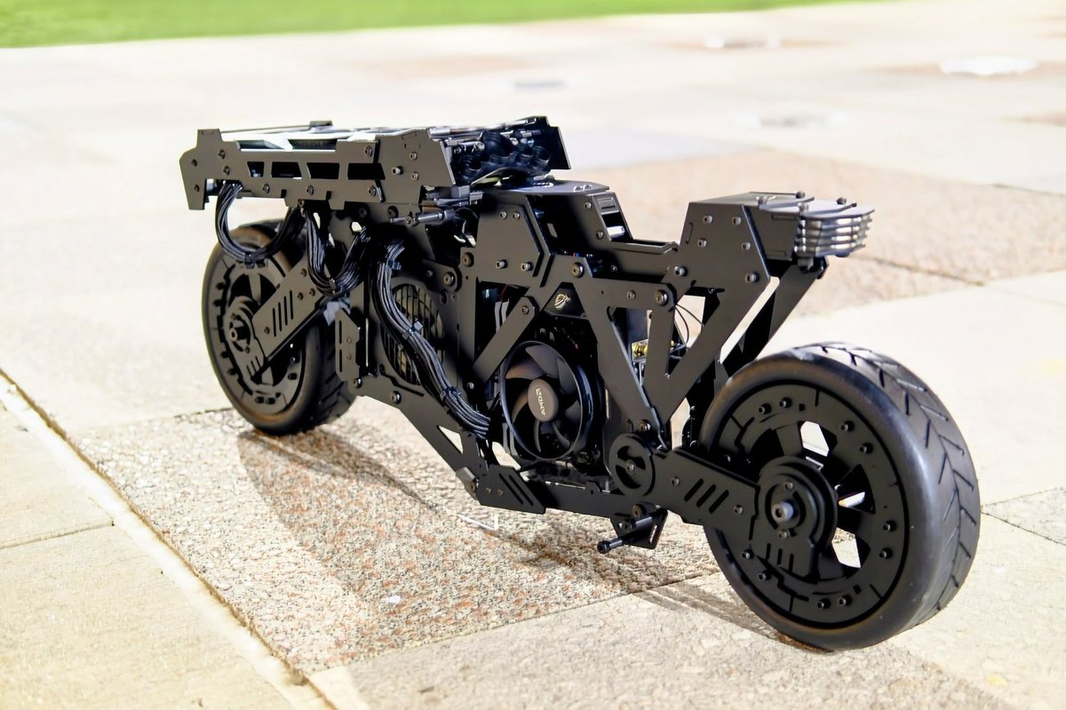 XPCMTeam's tweet image. Custom modded &quot;MOTOR BIKE&quot; scratch build posted by Keith Walker Jr. (FB)

#pcbuild #pcsetup #pcmodding #gamingpc #custompc #xpcm #watercooling #customloop