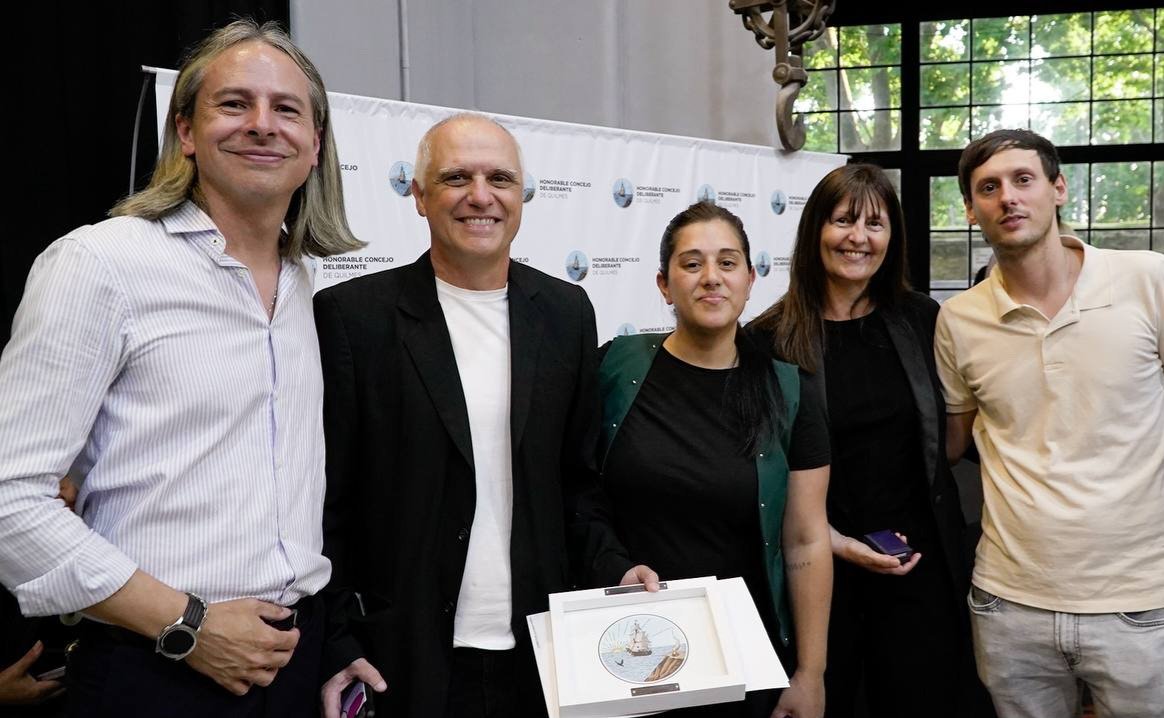 Fabián Cecconato 
Fue reconocido como
Presonalidad destacada 
Municipalidad de Quilmes