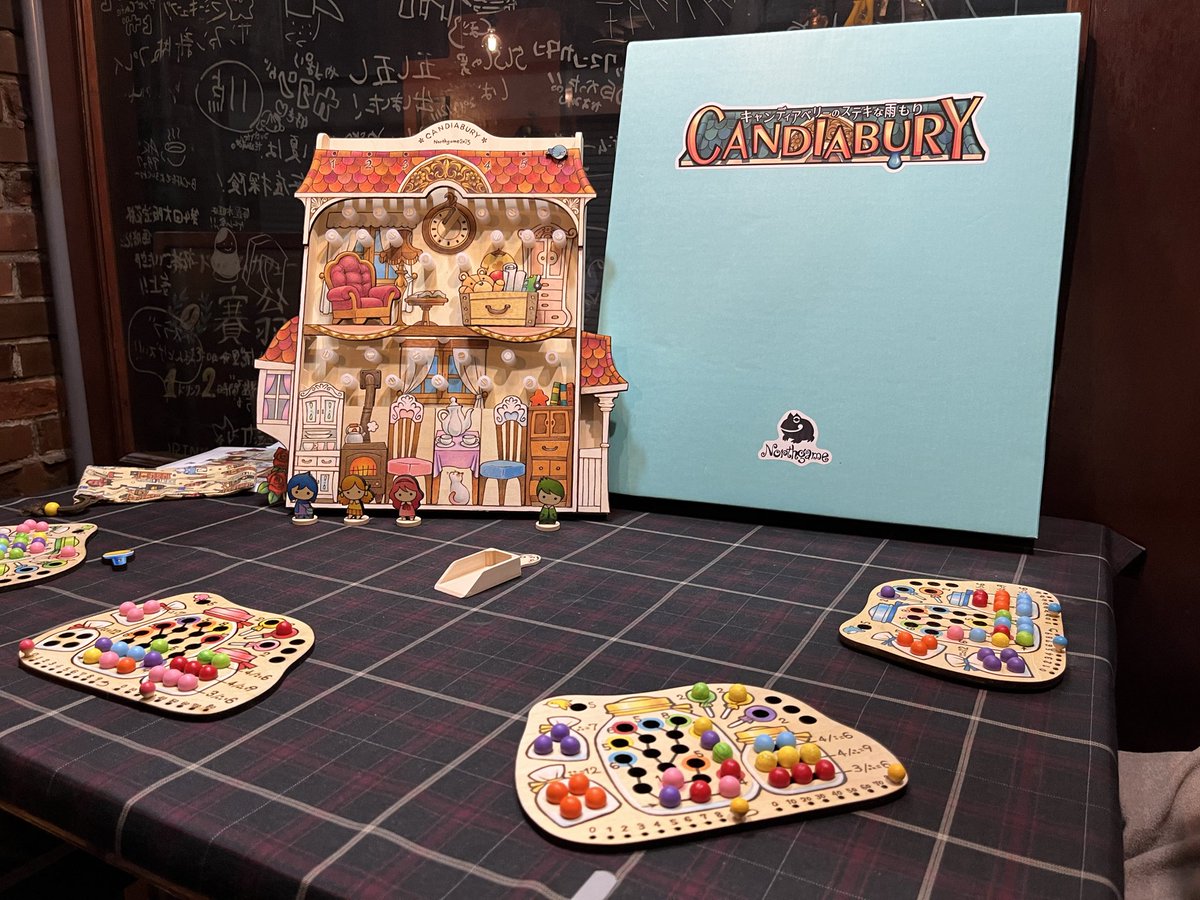 賽翁さんの木曜ゲーム会でキャンディアベリーの新版。前回のも好きだったけど今回のも好き。可愛い！
我々の遊び方や感想が「ガチゲーマー過ぎる」とてちゅろんさんにドン引きされた。ゲームは本気で遊ばないとー。