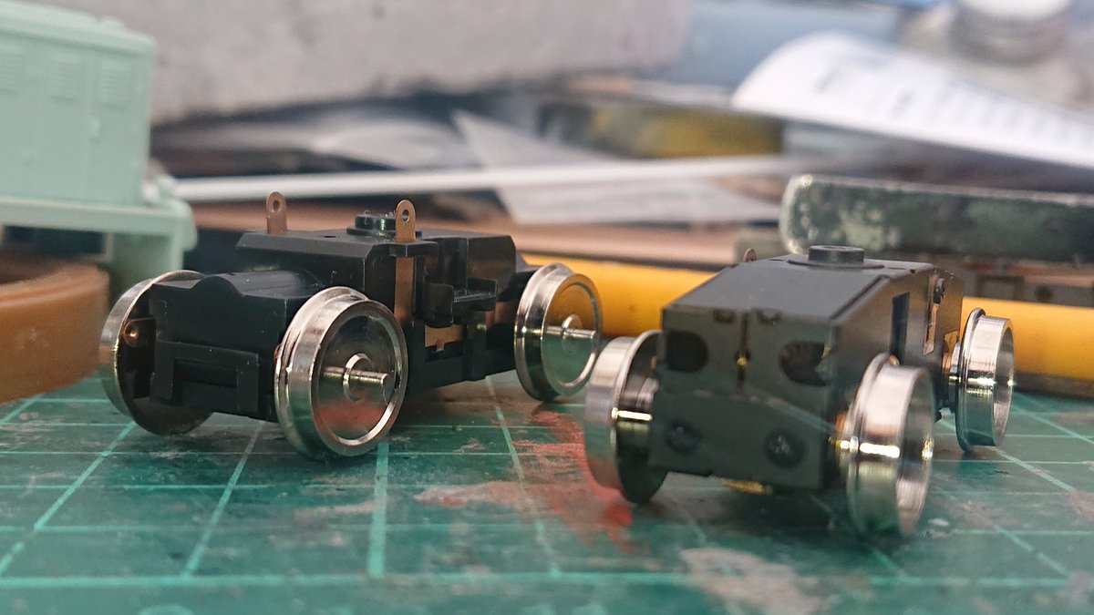 tkg_ossan's tweet image. コアレスパワトラと比べてみる
リニュ前と比べたら
大分コンパクトになってるのね
コレをPULMの小型機関車に組み込んでみよ
#アルモデル
#PULM