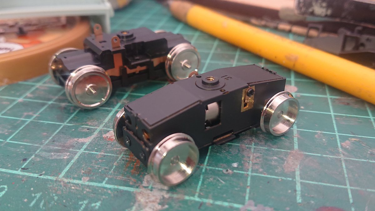 tkg_ossan's tweet image. コアレスパワトラと比べてみる
リニュ前と比べたら
大分コンパクトになってるのね
コレをPULMの小型機関車に組み込んでみよ
#アルモデル
#PULM