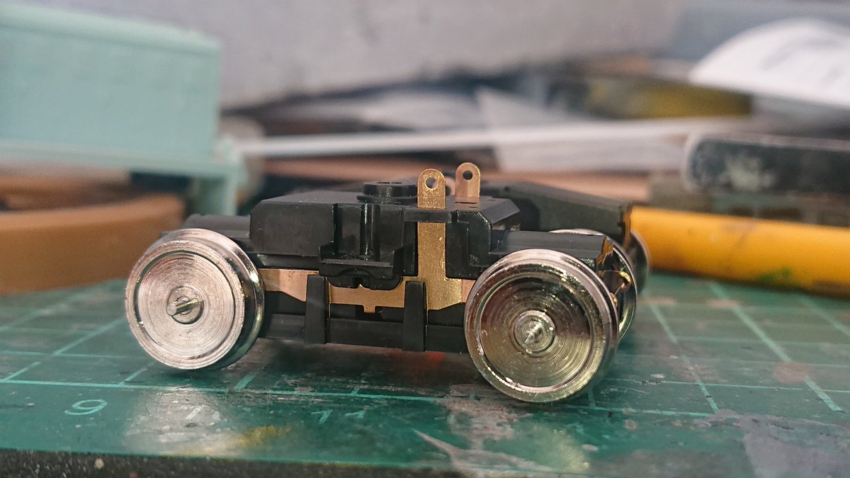 tkg_ossan's tweet image. コアレスパワトラと比べてみる
リニュ前と比べたら
大分コンパクトになってるのね
コレをPULMの小型機関車に組み込んでみよ
#アルモデル
#PULM