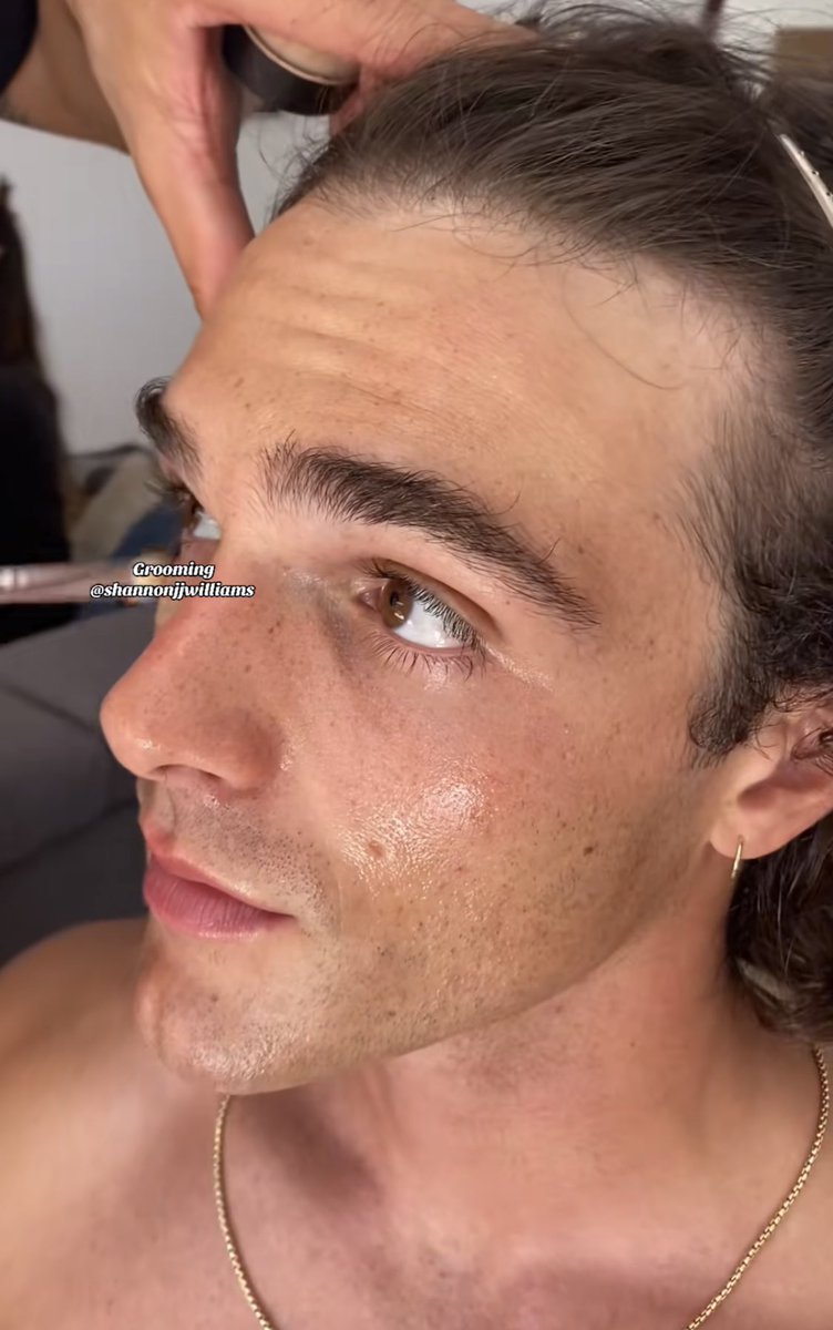 doepawzz's tweet image. Do we want to talk about this