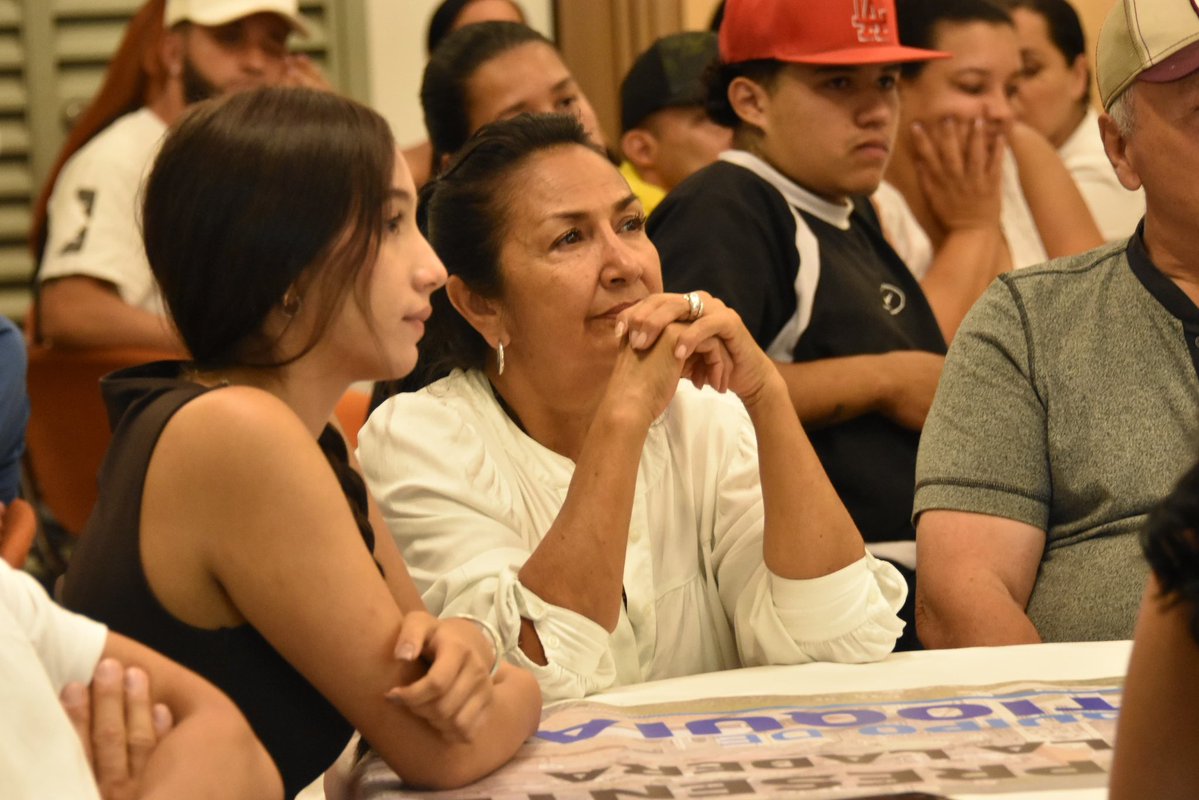 DanielRestrepoC's tweet image. Junto a la familia Calle Soto seguimos trabajando por los comerciantes, el fortalecimiento del campo y el desarrollo económico. Gracias por su respaldo y por sumarse a este propósito de impulsar nuevas oportunidades para las familias y el crecimiento de #Itagüí.