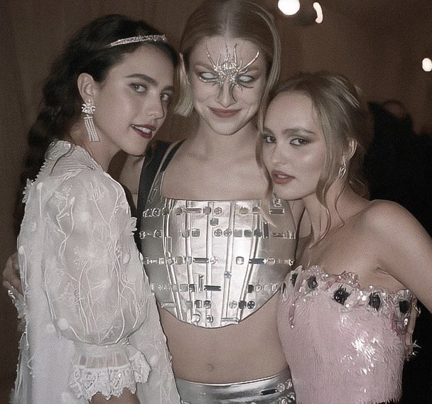 glirttery's tweet image. margaret qualley, hunter schafer and lily-rose depp at the 2021 met gala