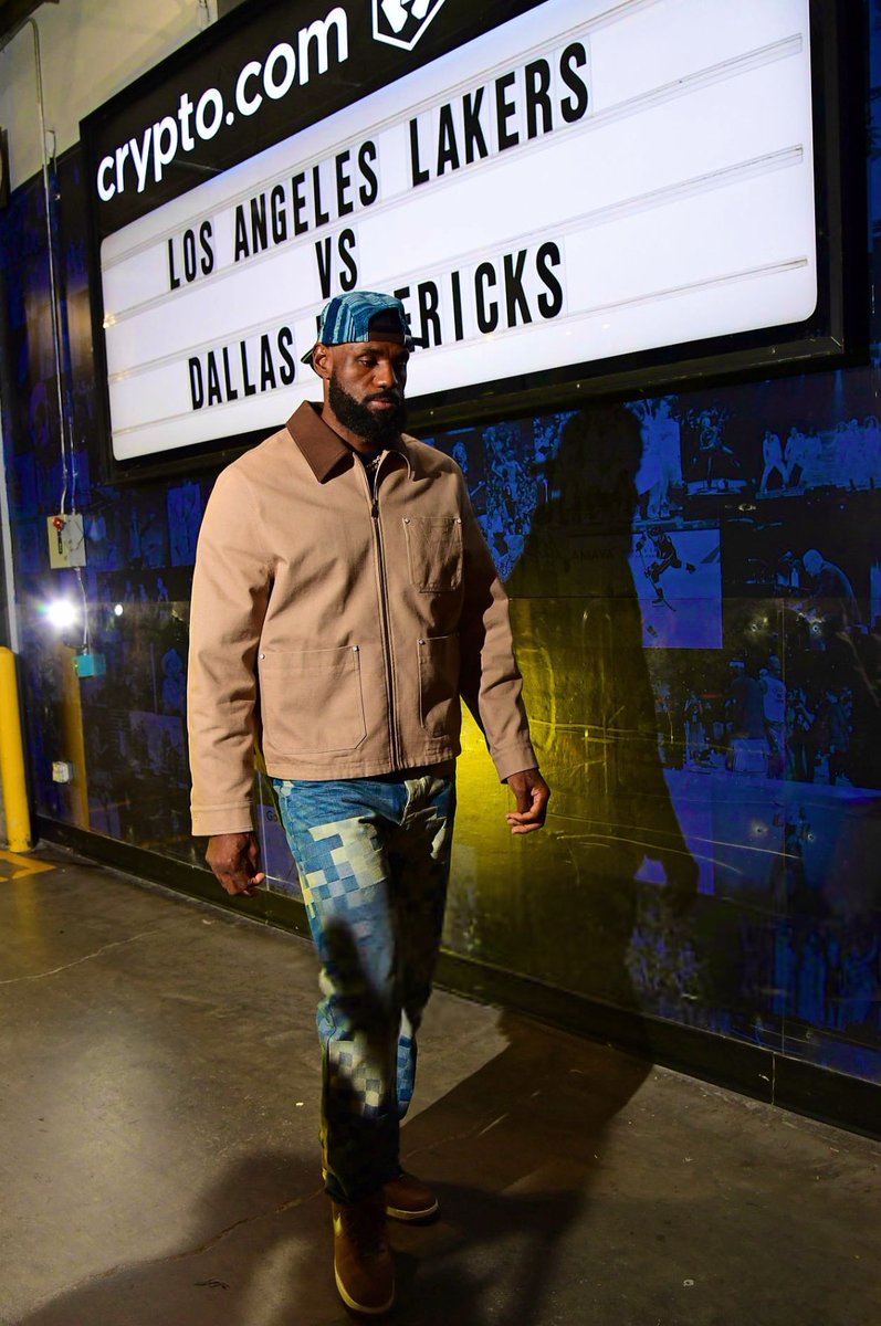 LakeShowYo tweet media