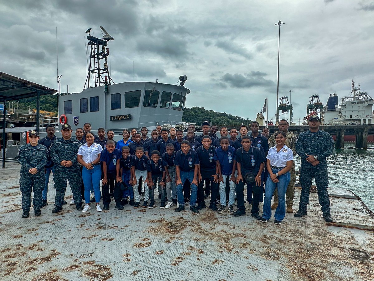 aeronavalpanama's tweet photo. Hoy 16 jugadores que representan a la provincia de Colón en el Torneo Nacional Sub-16 vivieron una experiencia única durante su visita al #ComandoNaval, donde recibieron valiosa instrucción por parte de diferentes oficiales aeronavales.🚢🇵🇦
#SomosMuchoMás #CompromisoConLaPatria https://t.co/wCFjOzVQwN