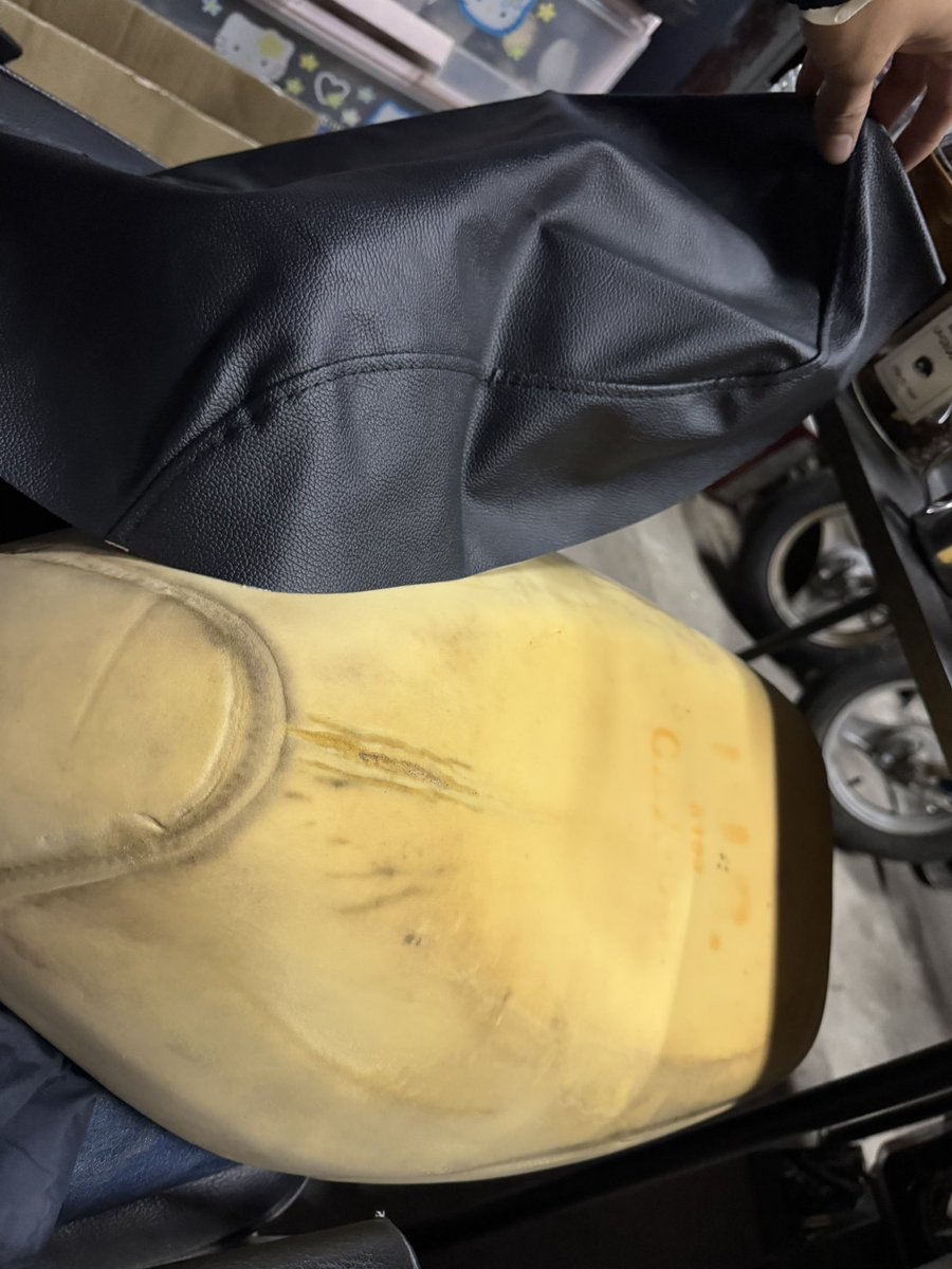 zuppagarage's tweet photo. アプリオシート張り替え
少しずつ慣れてきた！

#バイク記録
#バイク日記
#バイクツーリング
#バイクレストア
#バイクカスタム
#バイクガレージ
#バイク修理
#バイク工房
#ズッパ
#バイク買取
#バイク販売 https://t.co/HzK8Q83ZPK