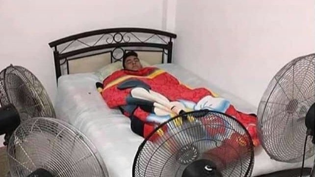 un re calor pero ni ahi duermo sin taparme
soy este