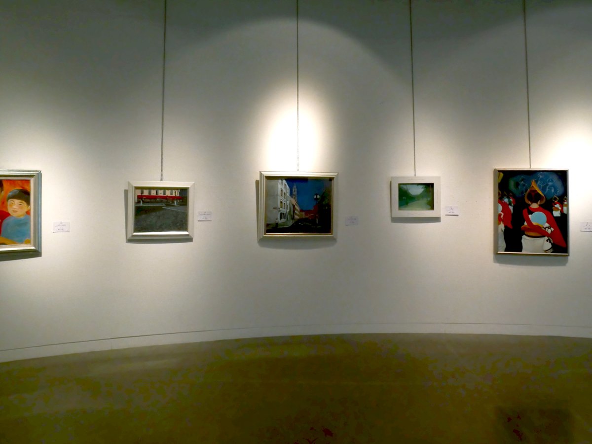 【市民ギャラリー】
2階の市民ギャラリー・企画展示室では、「第62回 福井一陽展」を開催中。
油絵、アクリル画、水彩画、それぞれの画材・技法の特性を生かした個性豊かな作品が並びます。

会期は明日11/30(日)まで。開場時間は9:00～17:00(最終日は16:00まで)。入場無料です。ぜひお越しください。