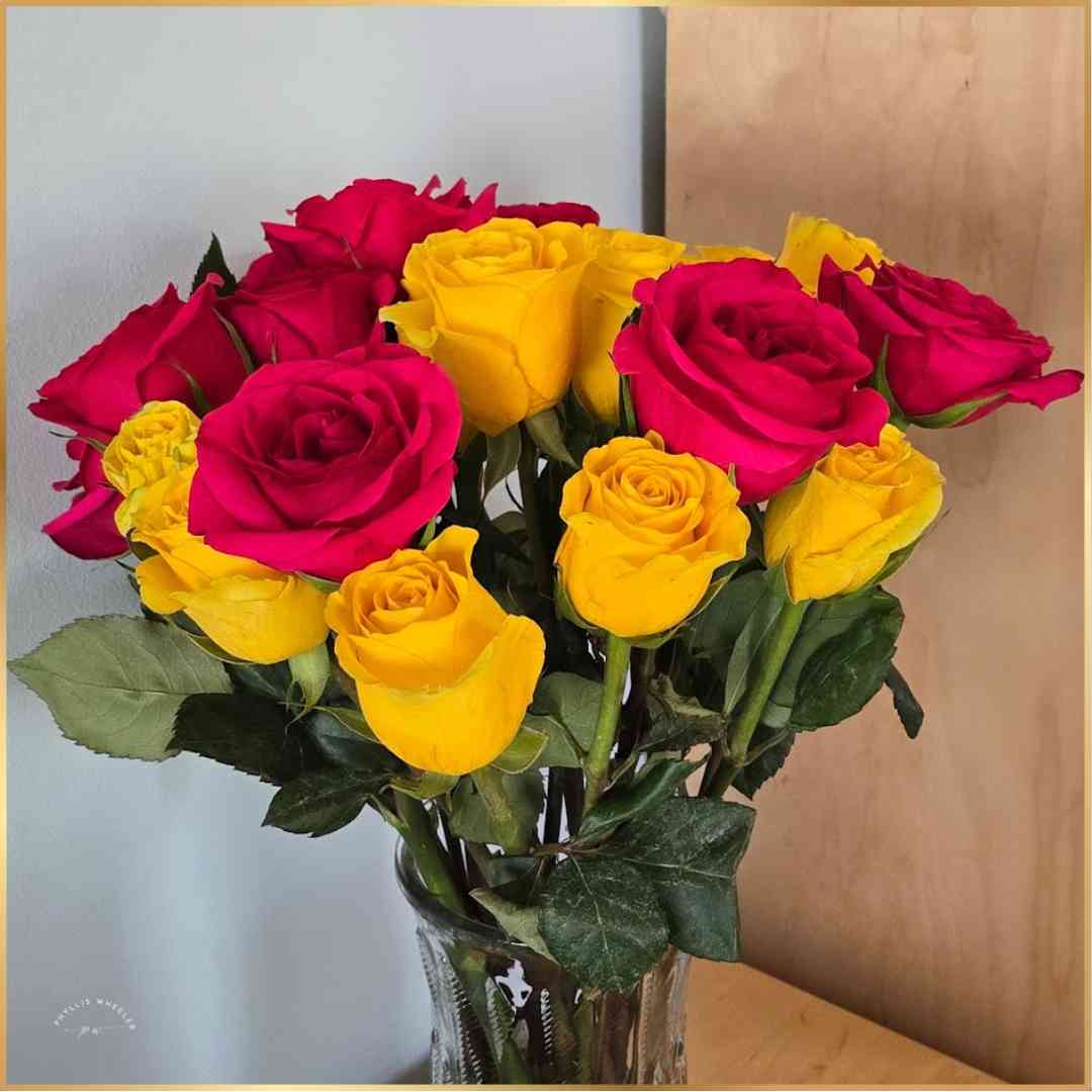 joyful_progress's tweet image. Happy floral Friday and weekend to you and yours!

These roses are brightening up my home.

I hope they brighten your day.