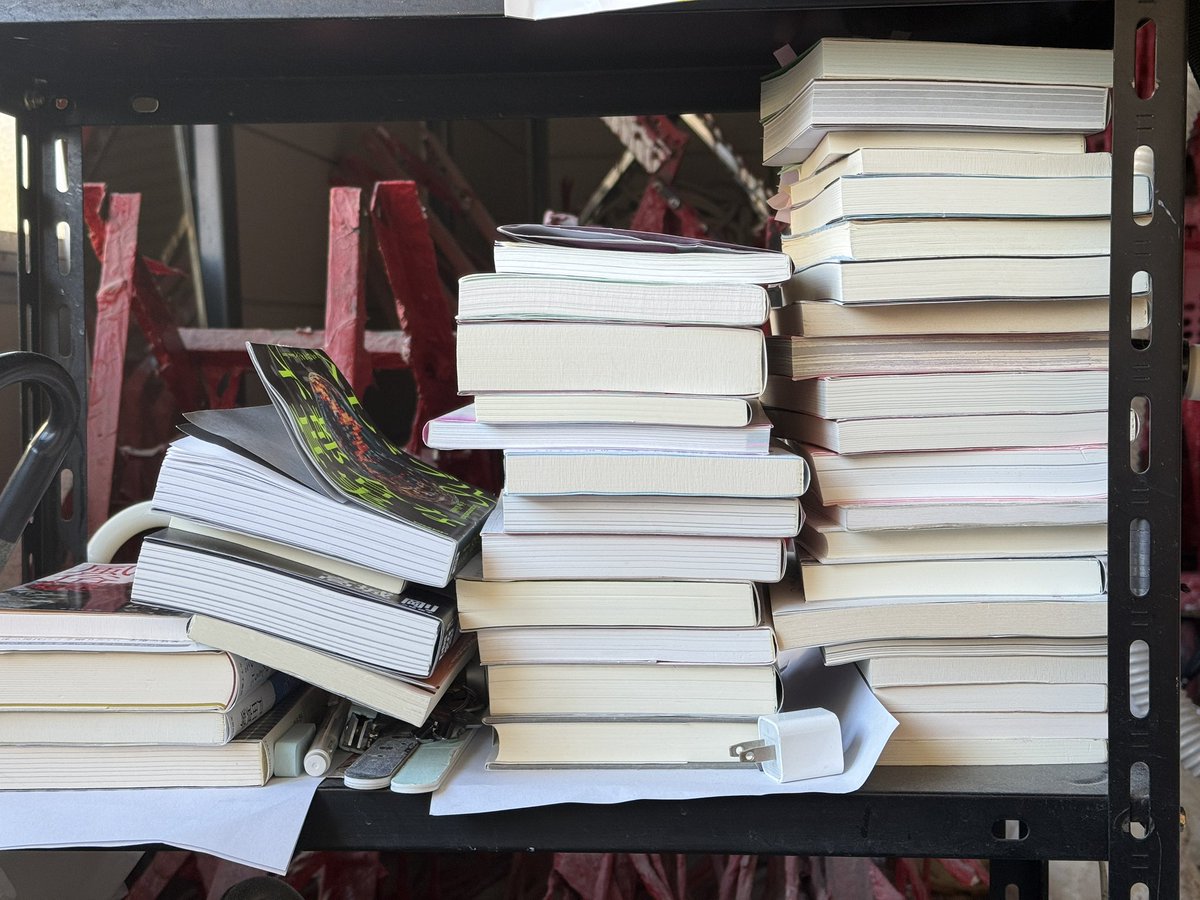 本を読むのは苦手なんですが、時間は人よりめちゃくちゃかかりますが、読めてしまう時期が何年か周期あります。また2冊は増えました。読める時にボチボチ。1日3行だけみたいな日もあります。自分を知るのに役に立っています。