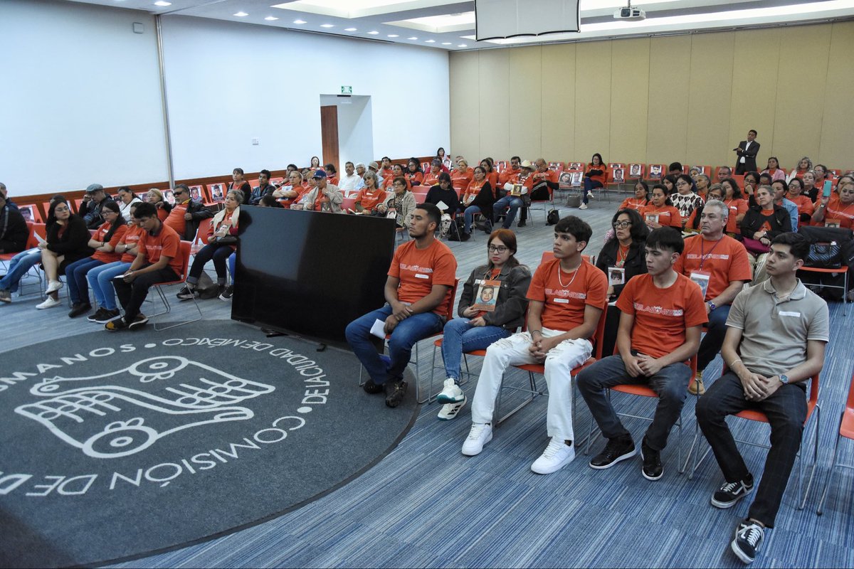 arturomedinap's tweet image. En representación de la secretaria de @SEGOB_mx, @rosaicela_, acudimos a la Jornada  2025 de la RED Eslabones por los Derechos Humanos, encabezada por su coordinadora nacional, Valentina Peralta.

Este esfuerzo reunió en la @CDHCMX a más de 100 familias de personas desaparecidas…