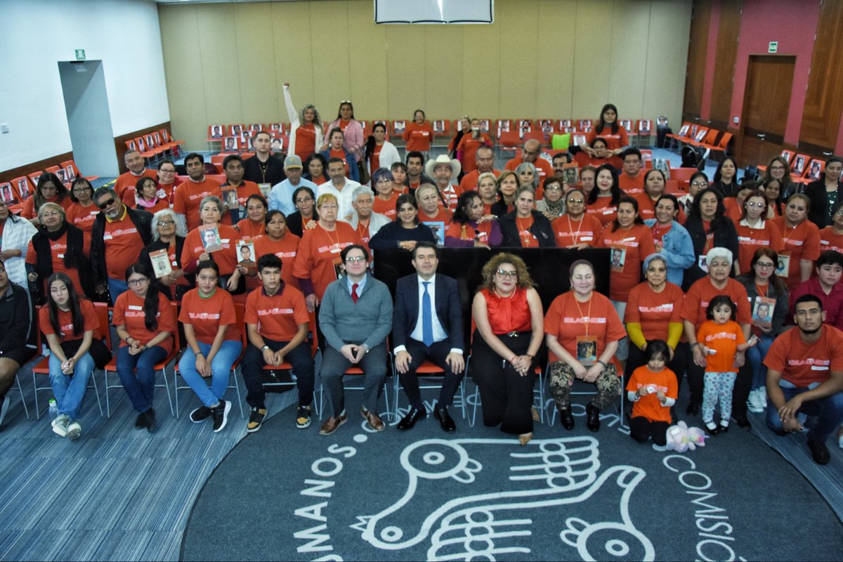 arturomedinap's tweet image. En representación de la secretaria de @SEGOB_mx, @rosaicela_, acudimos a la Jornada  2025 de la RED Eslabones por los Derechos Humanos, encabezada por su coordinadora nacional, Valentina Peralta.

Este esfuerzo reunió en la @CDHCMX a más de 100 familias de personas desaparecidas…