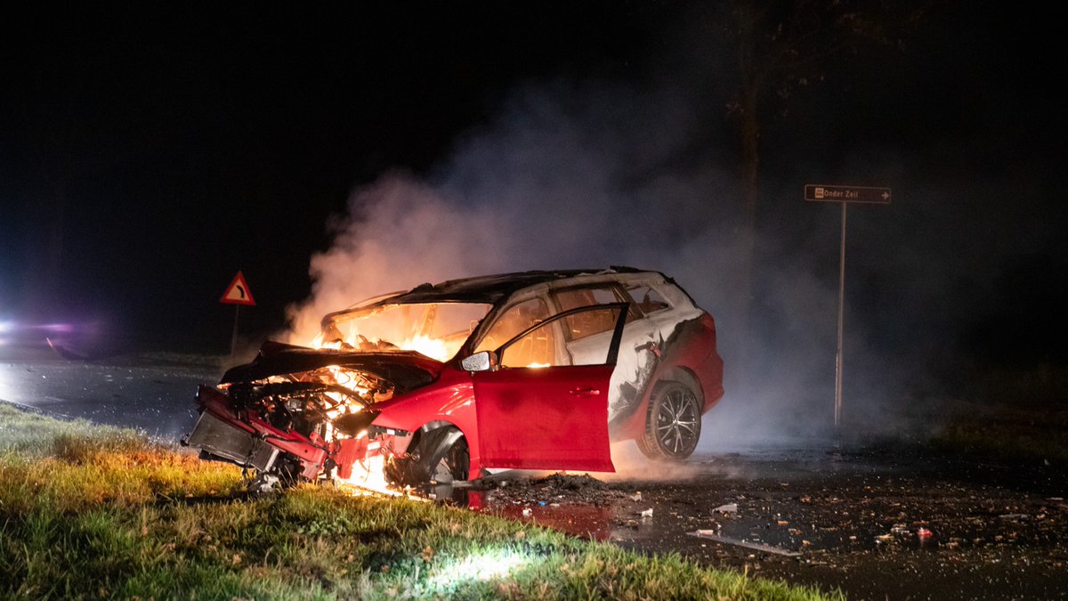 Ernstig ongeval op Vroenhoutseweg Roosendaal, auto in brand