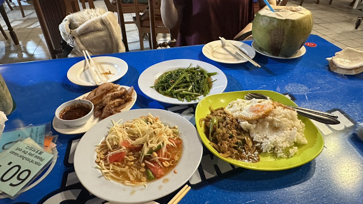 a5140827's tweet image. 昨日の入国審査に時間がかかりすぎて 健君を迎えに行けなかった
残念ながら 私が描いたコナンの手紙を彼に渡せなかった😭無事に渡せるといいな
#佐藤健 #グラスハート #satotakeru #사토타케루 #泰國 #Bangkok #ファンミ
#GlassHeart #コナン #柯南 #タイ