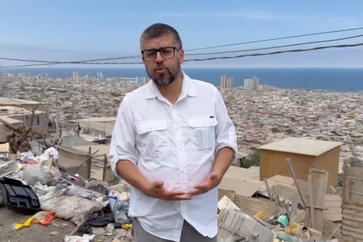 #Política | “Así como en paseo Prat”: Diputado Araya llama a creo Antofagasta a intervenir sector tomado por la basura

Vecinos de la Población 18 de Septiembre denuncian años de abandono, un drama sin respuestas y condiciones sanitarias críticas por acumulación de residuos y