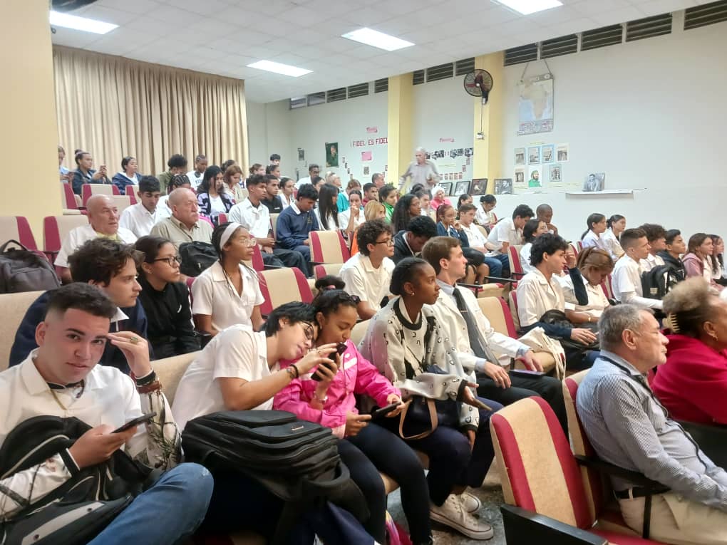 drduarte's tweet photo. Tradicional evento sobre Fidel: paradigma del humanismo., de la #UCMH #FACSA #FEU #UJC #PCC #LaHabanaViveEnMí @muro_yoandra https://t.co/AVSVyEvLIz