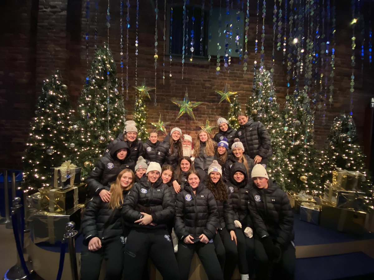 JrDolphins's tweet photo. โTis the seasonโฆ @DistilleryTO Christmas Market Tradition. ๐๐
๐คถ #EJDTradition #NaughtOrNice https://t.co/T7W5vLwzKn