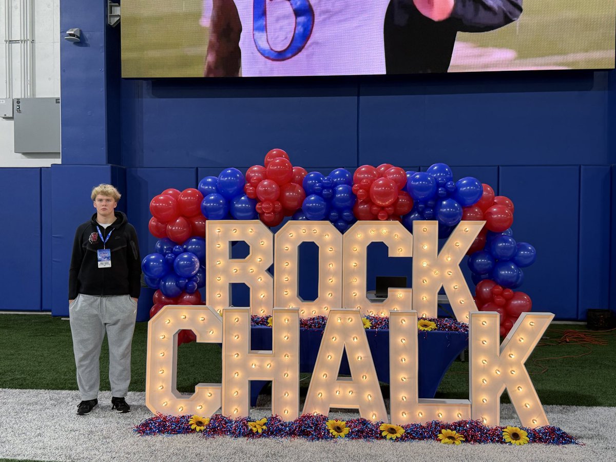 BradySibbing7's tweet photo. Had a great time at @KU_Football today! Thank you for the invite @CoachSvarczkopf ! @LSNorthFootball @elee_doubleace @TheKspecial_ @Elcoach_rogers @JaySaff85 @JPRockMO @sixstarfootball https://t.co/YaHyMtV6Q2