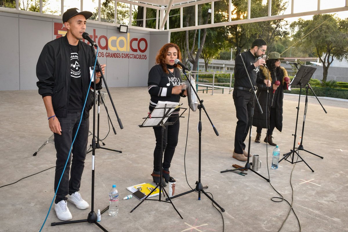 IztacalcoAl's tweet photo. Se llevó a cabo una nueva edición de #SALSEANDO en la explanada de la Alcaldía Iztacalco, donde vecinas y vecinos disfrutaron una tarde de ritmo, baile y convivencia en un espacio seguro y familiar.

Seguimos impulsando actividades que fortalecen la alegría y la vida comunitaria en Iztacalco.