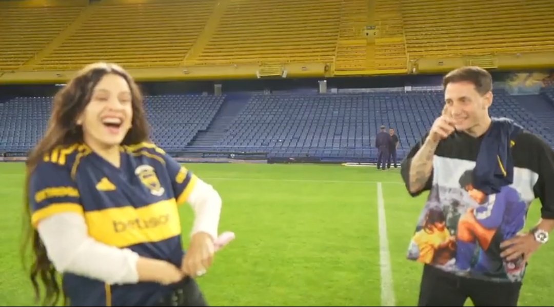 💙💛 ¿Rosalía? Bostera. 

🏟️ La cantante se encuentra ahora mismo recorriendo La Bombonera junto a <a href="/TruenoOficiaI/">TR1 ⛈</a> y <a href="/momorelojero/">El Calamar de La Plata</a> .