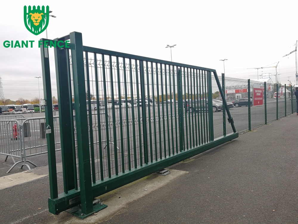 LisaWan02534890's tweet image. Secure access made effortless — our sliding gate delivers smooth movement and strong protection. #metal #mesh #manufacturing #giantfence #manufacture #safety #giantfence #chinafence #fence #slidinggate