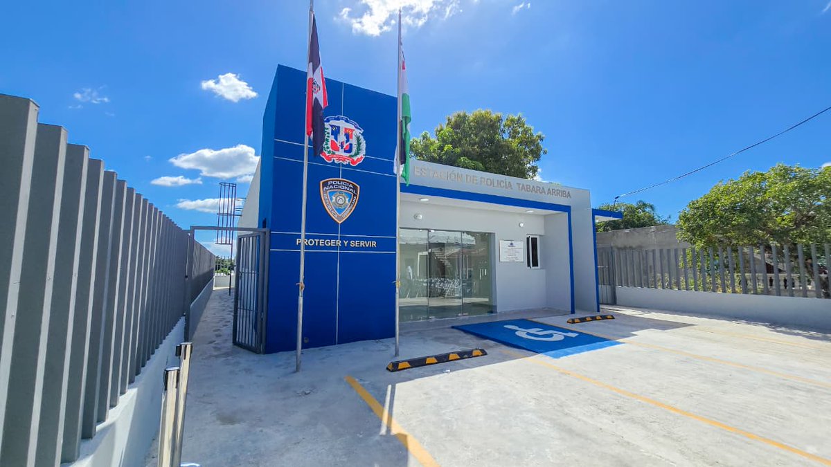 Gobierno entrega nueva Estación Policial en Tábara Arriba a través de la Comisión de Desarrollo Provincial

Azua, R.D. – El Gobierno, a través de la Comisión Presidencial de Apoyo al Desarrollo Provincial (CPADP), entregó una moderna estación de policía en el municipio Tábara